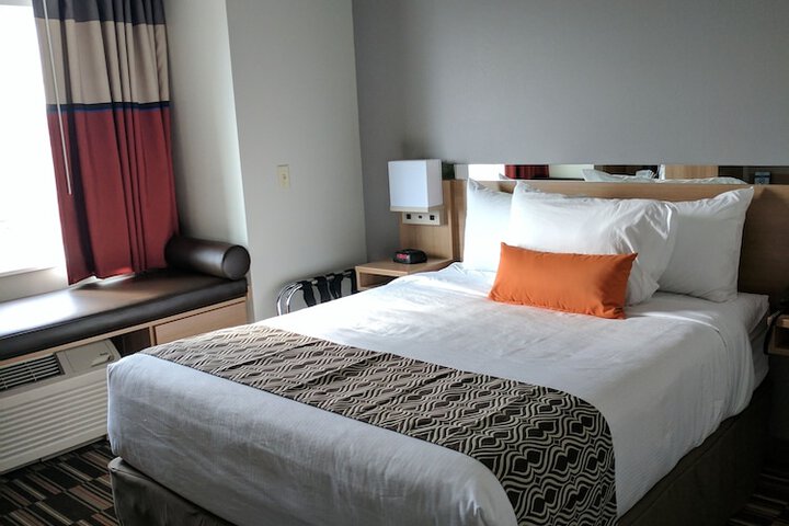 1 Queen Bed (20 of 21)