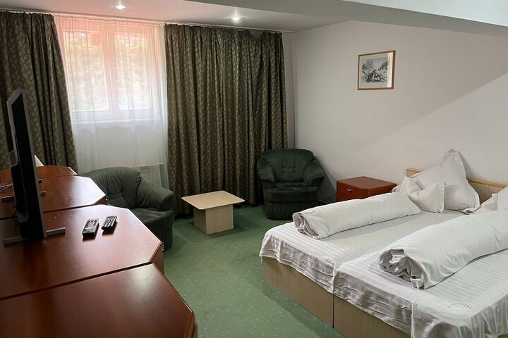 Room 17 of 28