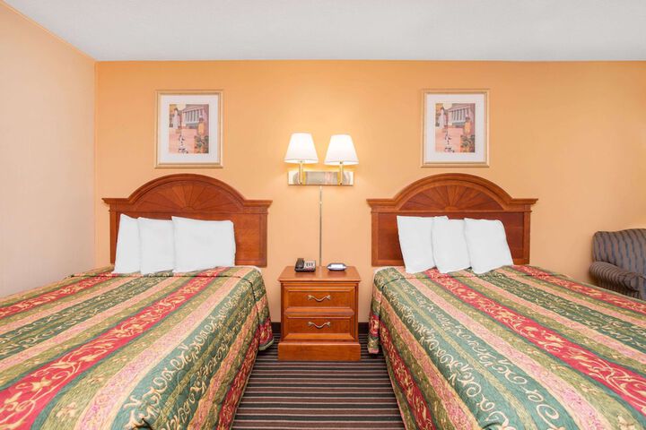 2 Double Beds (4 of 6)