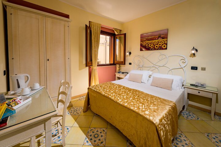 Room 14 of 120