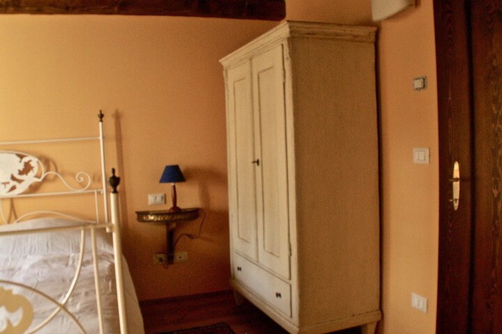Room 9 of 38