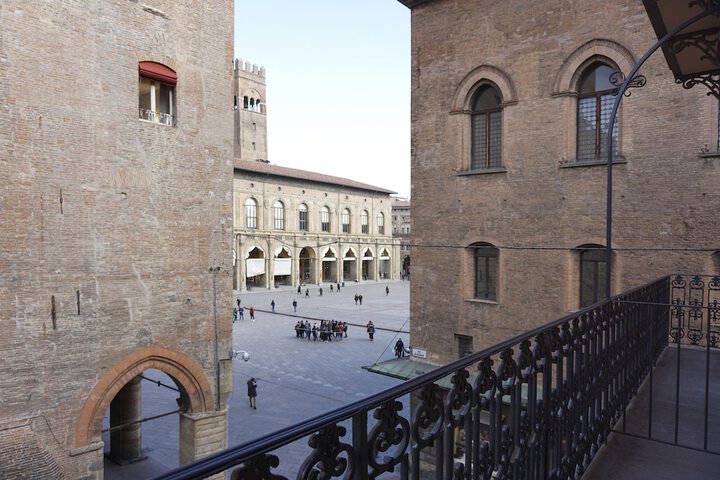 Casa Isolani Piazza Maggiore in Bologna