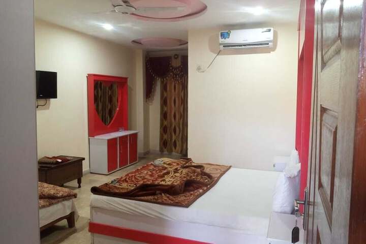 Room 2 of 6