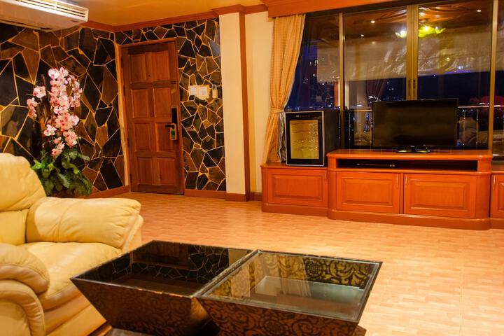 Room 32 of 137