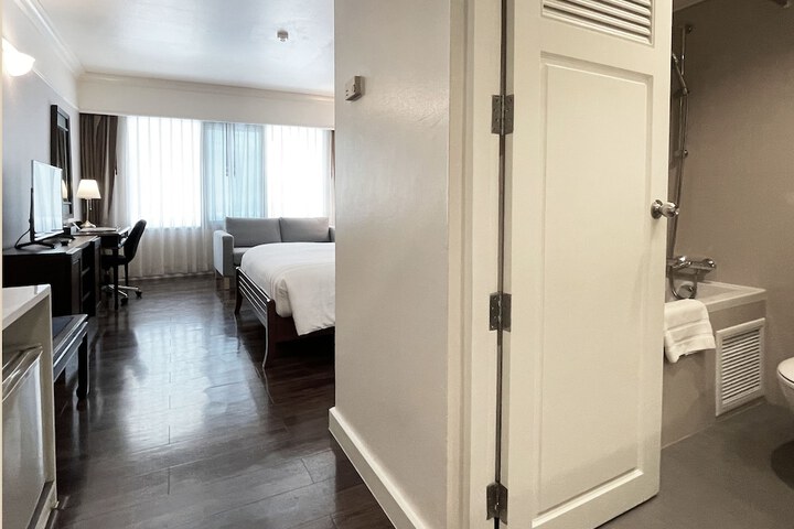 Room 32 of 58