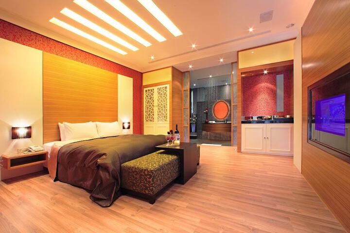 Room 32 of 33