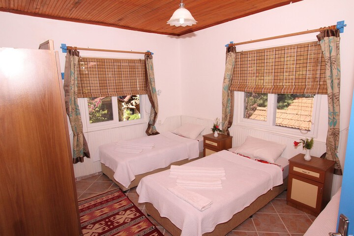 Room 6 of 33