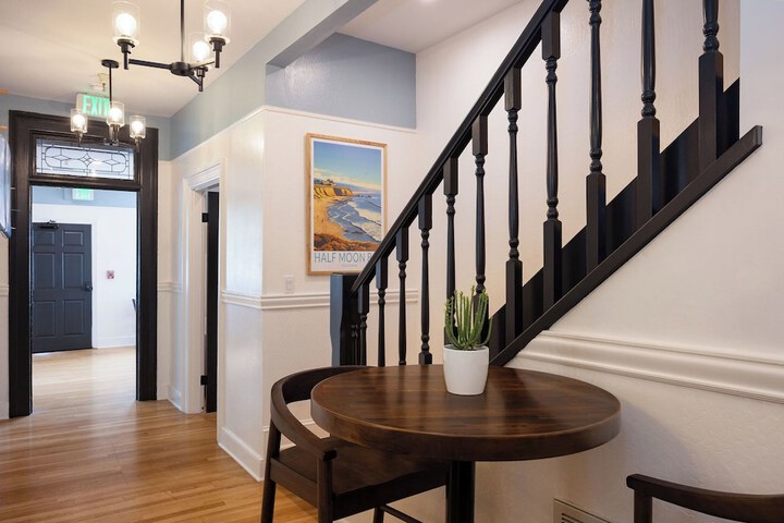 Entrance & Lobby