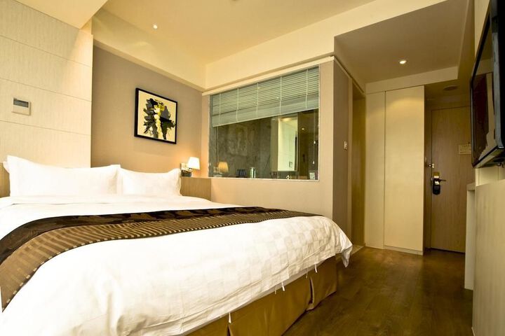 Room 26 of 166