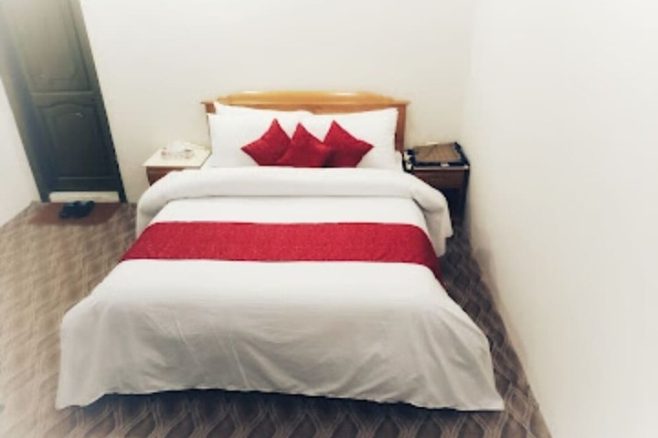 Room 4 of 7