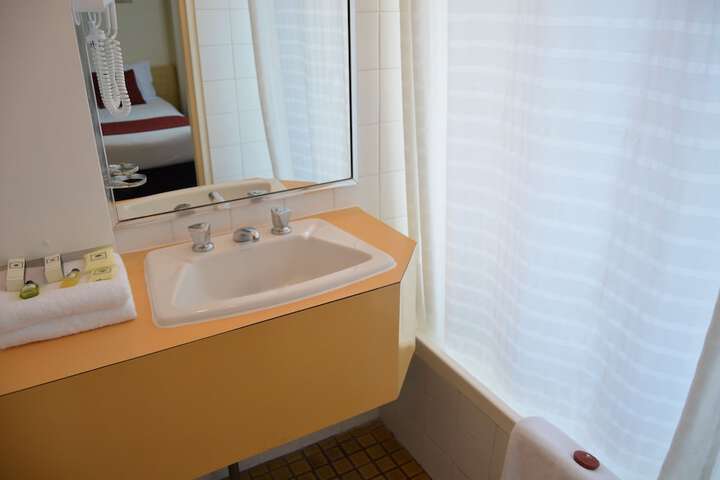 Room 27 of 49