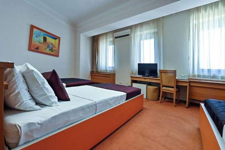 Room 47 of 93