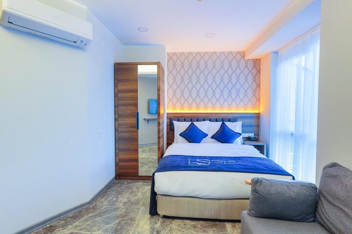 Room 10 of 84