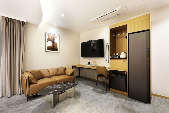 Room 17 of 32