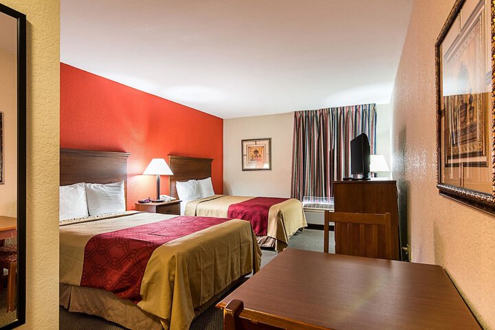 2 Double Beds (8 of 8)