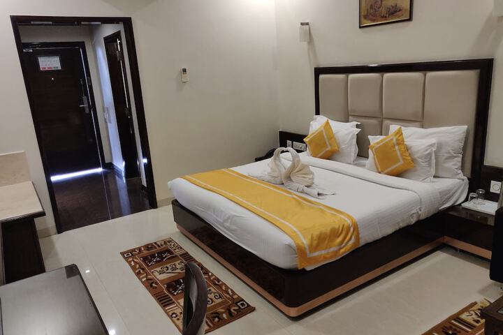 Room 35 of 84