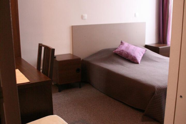 Room 7 of 27
