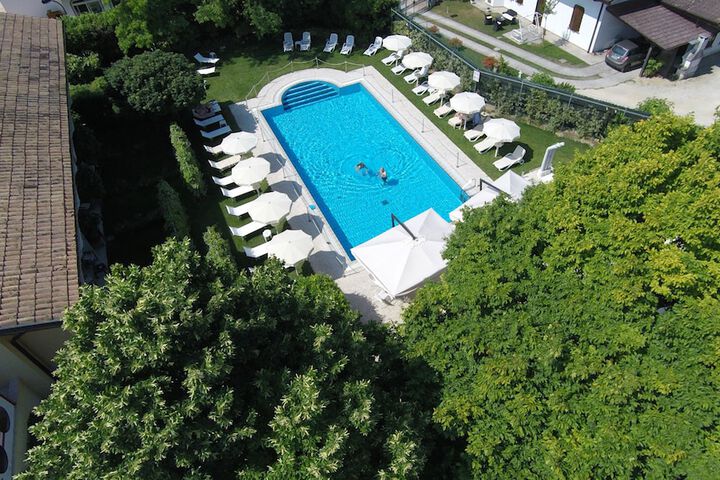 Pool 37 of 60