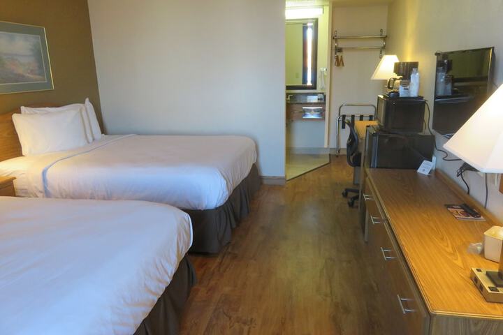 Pet Friendly 2 Queen Beds (11 of 14)