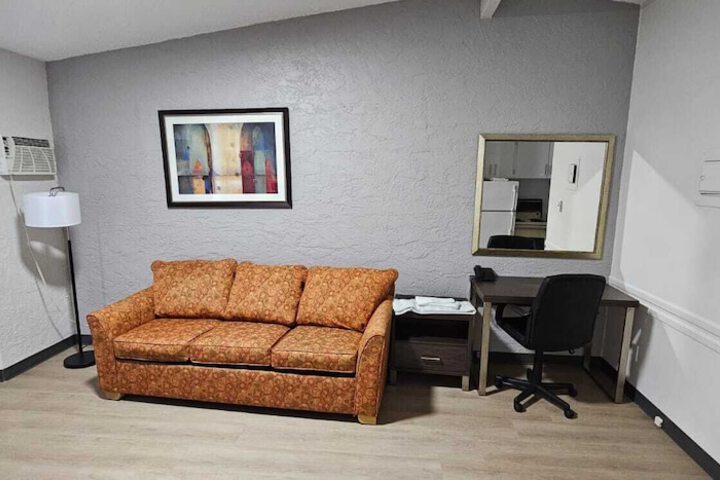 Room 5 of 40