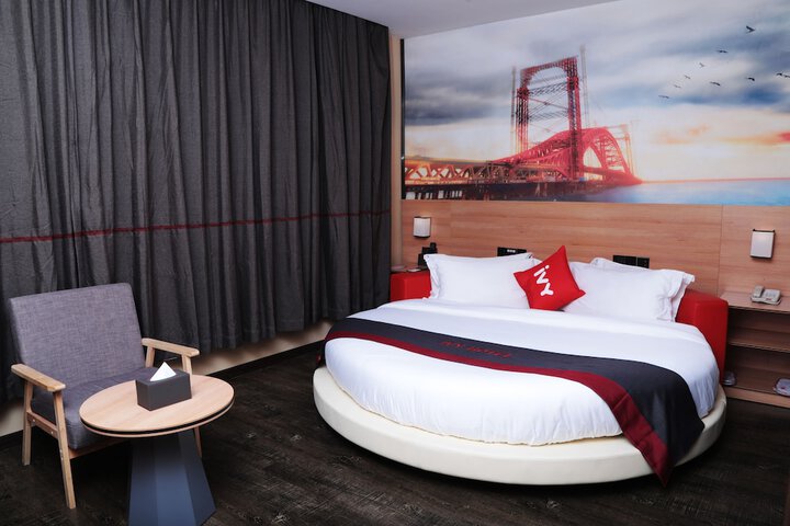 Room 8 of 34