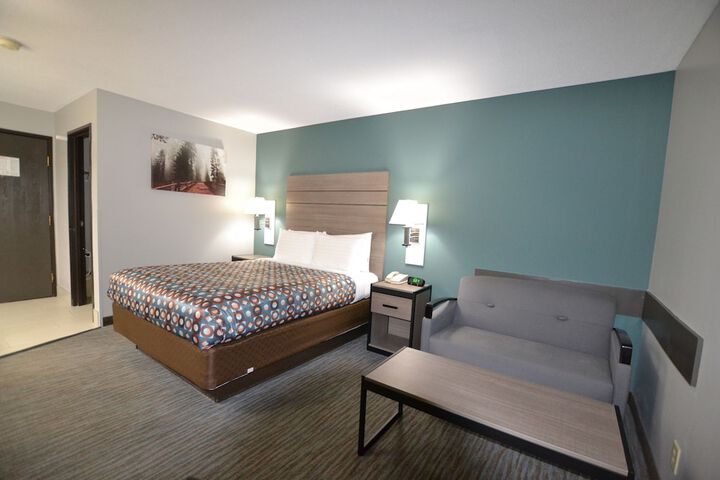 1 Queen Bed (5 of 16)