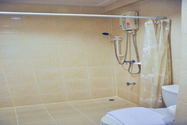 Room 34 of 82