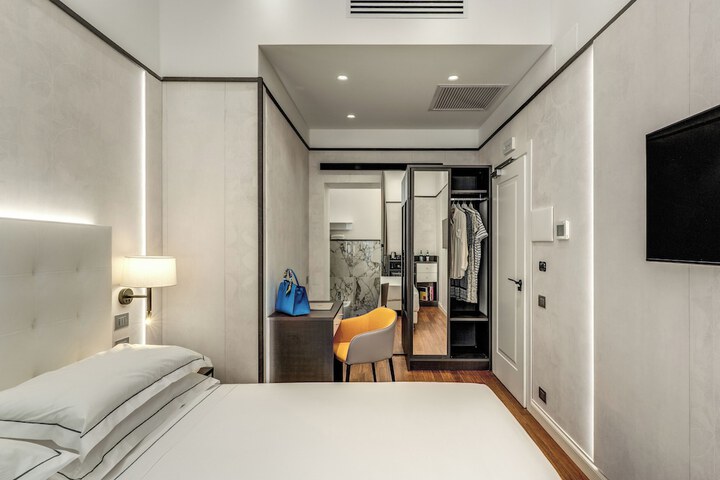 Room 7 of 52