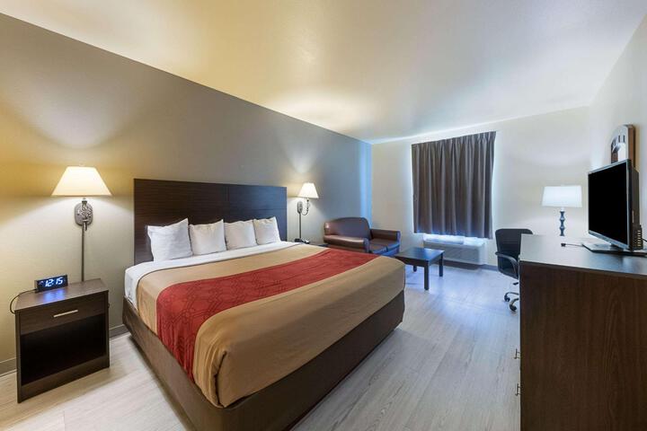 1 King Bed (3 of 8)