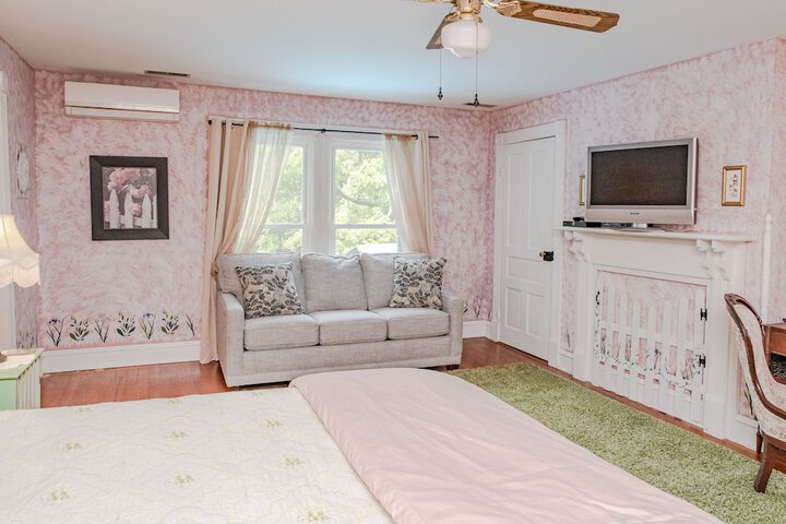 Room 33 of 111