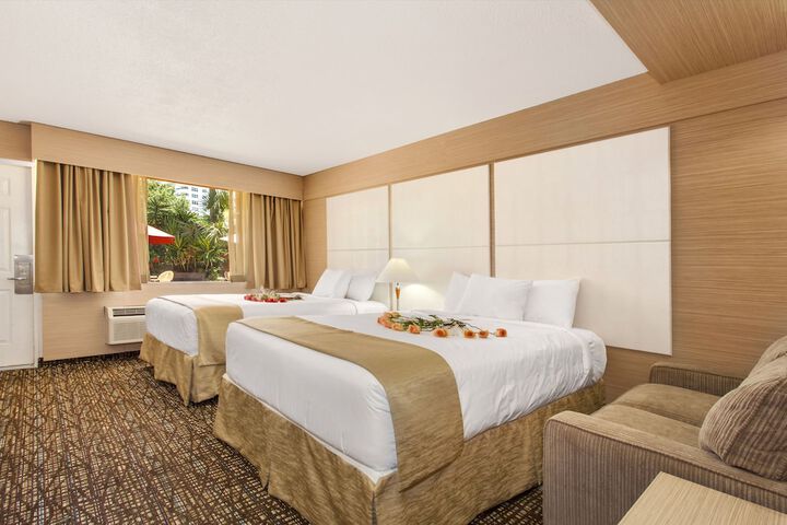 1 Queen Bed (11 of 12)