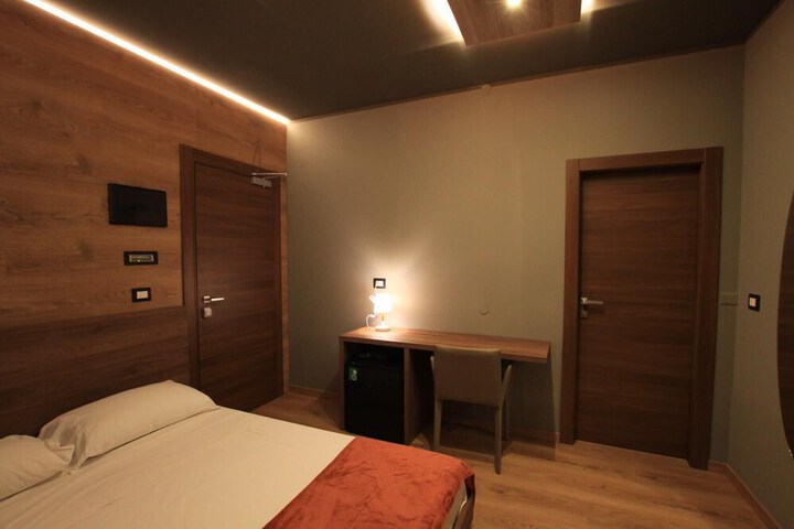 Room 9 of 36