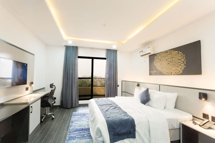 Room 21 of 32