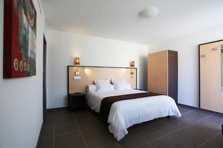 Room 13 of 64
