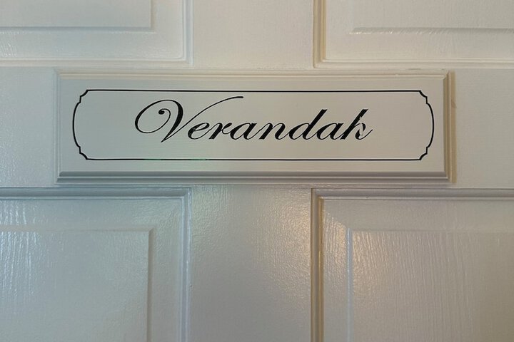 Room 111 of 285