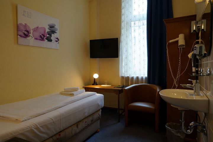 Room 47 of 82