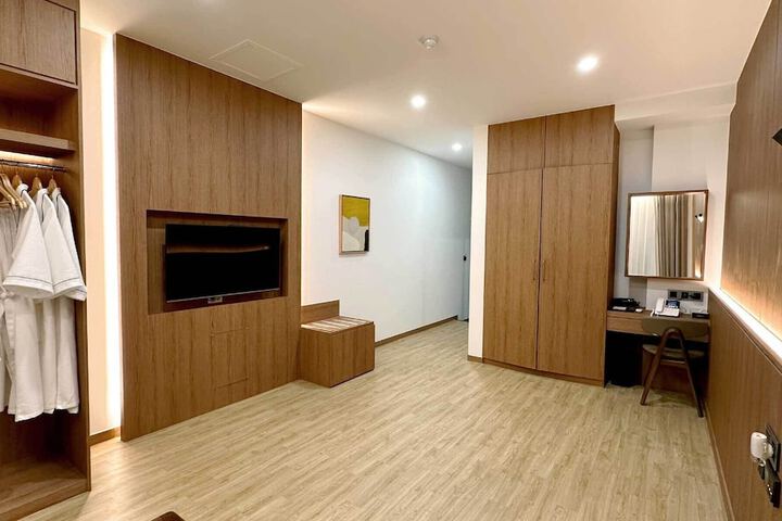Room 16 of 42