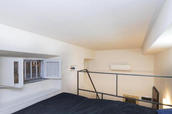Room 3 of 12