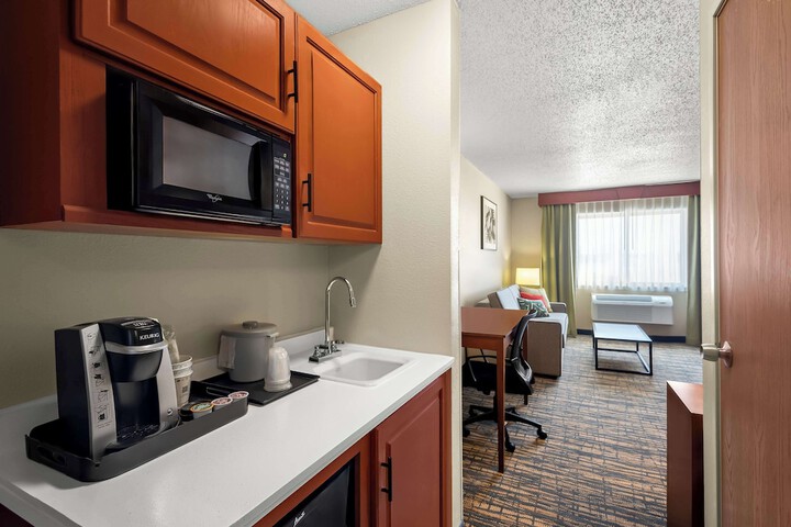 1 King Accessible Comm Assist Bathtub Microwave, Refrigerator Full Breakfast (6 of 33)