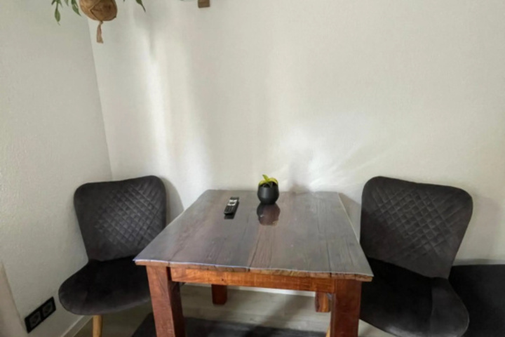 Room 4 of 11