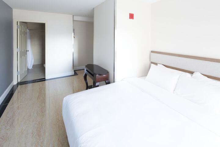 Room 5 of 30
