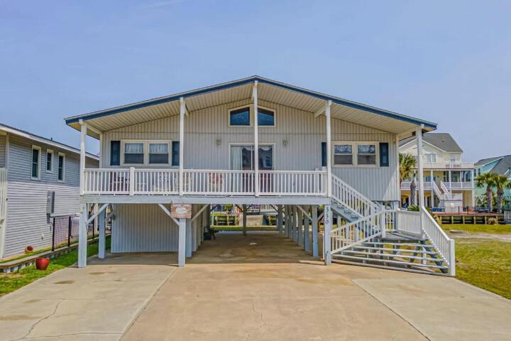 Family Loafers Lodge - Channel Home in Myrtle Beach, SC