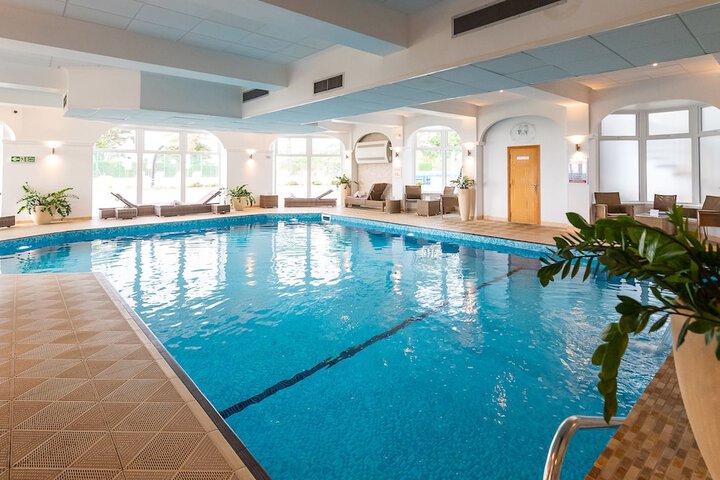 Pool 60 of 196