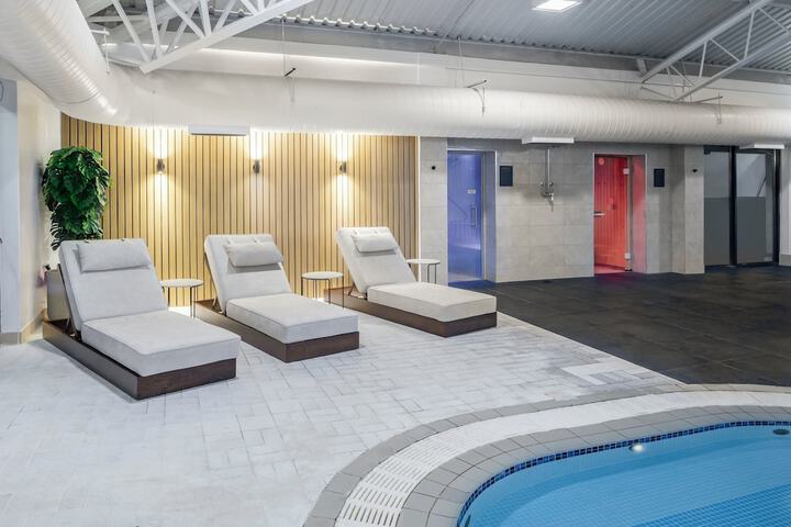 Pools & Facilities