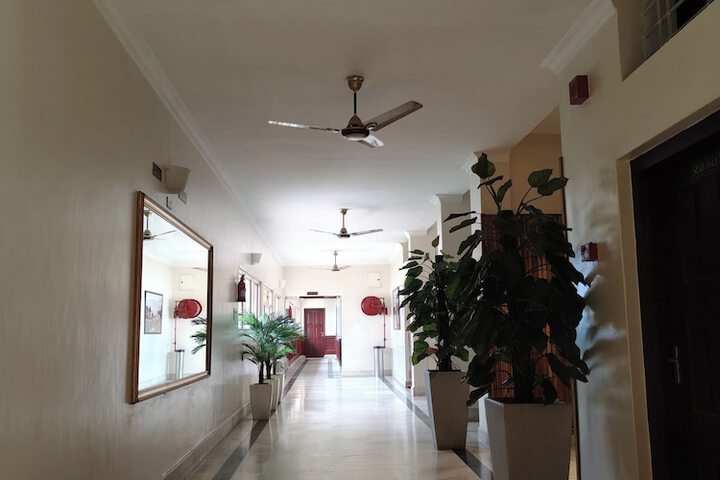 Ballroom/Hall 21 of 23