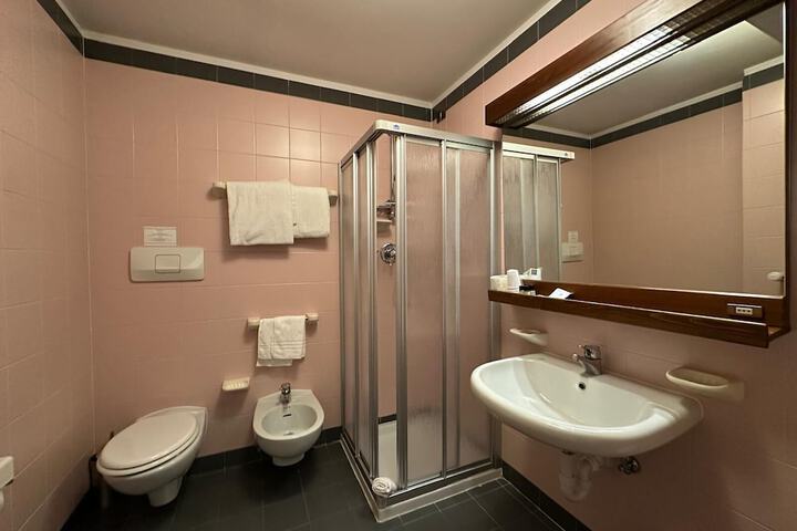 Room 58 of 106