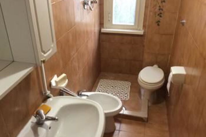 Room 4 of 26