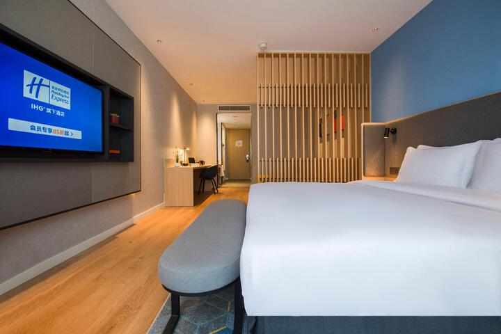 Room 42 of 50