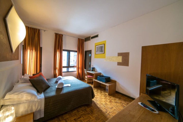 Room 20 of 38
