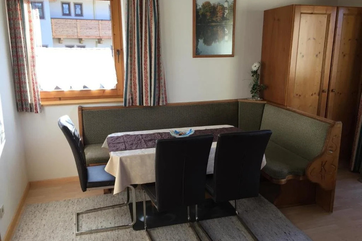 Room 4 of 14